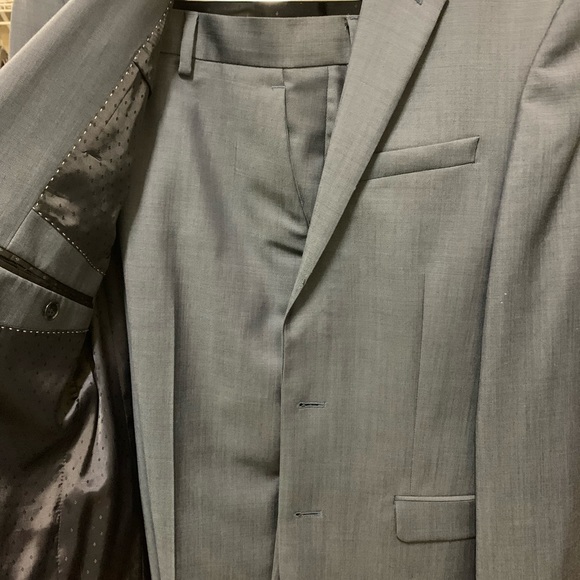 Express Photographer suit in 36R. - Picture 2 of 4